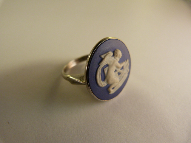 Wedgwood dark blue Jasper Ware ring. approx 19.3mm in diameter UK N1/2 USA 6.75 in original box - Image 2 of 4
