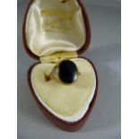 9ct Gold gentlemans ring set with black onyx stone Hallmarked London - total weight 3.0g