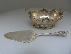 Continental hallmarked silver cake slice (800) along with a SCM trinket bowl with two handles