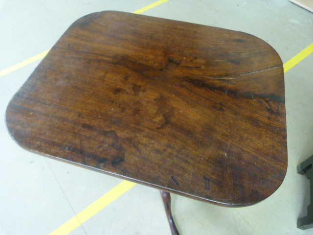 Rectangular mahogany tip up side table on tripod base - Image 3 of 6