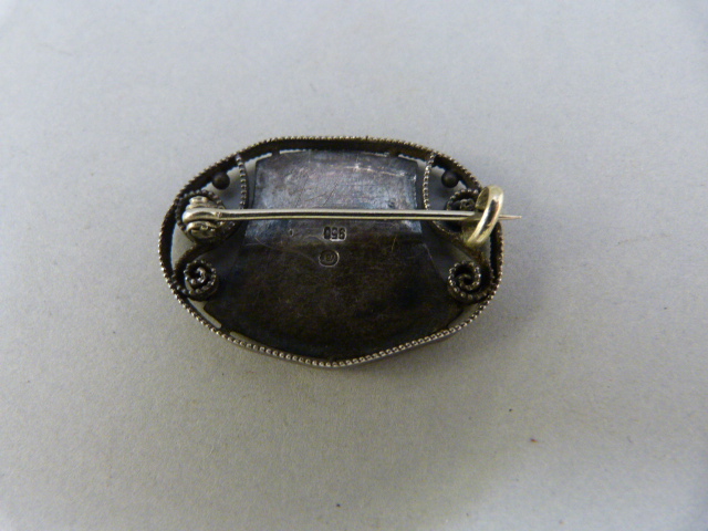 Oval enamel Murle Bennett brooch (early mark about 1910) with enamel 'Fleur-de-Lyre' in blue enamel. - Bild 4 aus 4