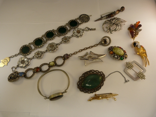 Collection of costume jewellery to include a piece by Sarah Coventry - Image 2 of 2