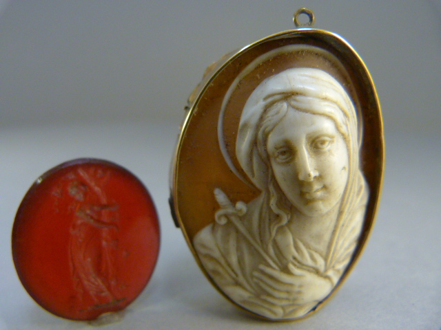 Carved shell Cameo of Religious Subject in repaired unmarked Gold Mount, measuring approx: 41.85mm x - Image 2 of 2