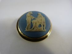 Silver gilt (unmarked) Wedgwood Jasperware Brooch of classical scenes approx 31mm in diameter