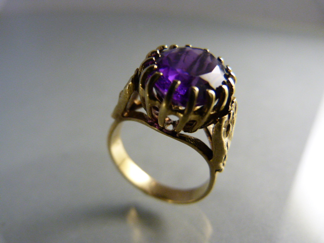 9ct Gold Royal purple Amethyst approx 11.6mm x 9.75mm - Bark finished shoulders typical of the - Image 3 of 3
