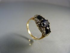 18ct Gold 3 Oval sapphire centre stone approx 7mm x 5.2mm with approx 4.6mm x4.3mm stone either