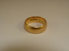 18ct Gold Wedding band approx 7.16mm wide UK - R total weight 9.5g
