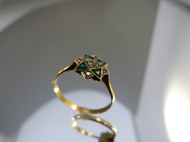18ct Art Deco ring with star configuration of Emeralds and Diamonds - Image 2 of 2