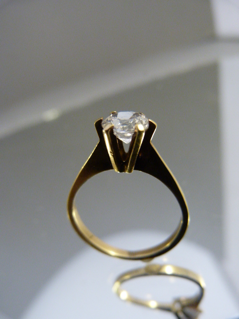 Diamond Solitaire ring 0.75ct (Hallmark illegible) High claw setting. Diamond has internal - Image 3 of 6