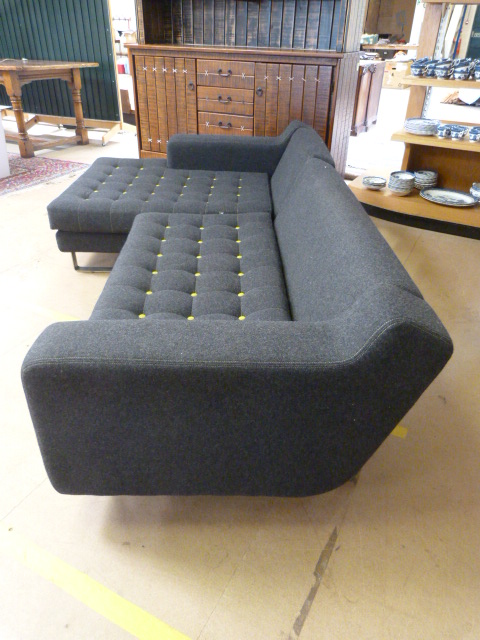 Modern modular L-shaped sofa by 'Naughtone' in grey felt with yellow buttons and chrome legs - Image 5 of 5