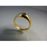 22ct Gold Edwardian (Birmingham 1906 Hallmark) Ring approx: 7.03mm wide at its head, set with a