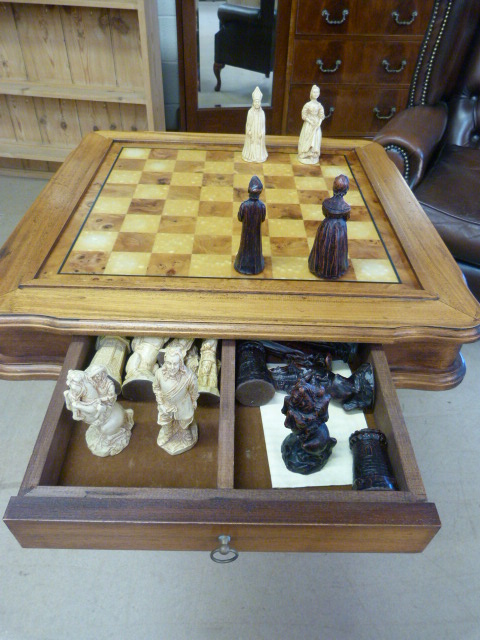 Mahogany wooden chess table with drawer containing chess pieces - Image 2 of 4