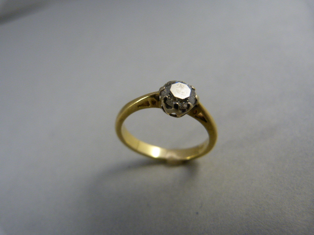 18ct Gold ring - Diamond Solitaire - Image 2 of 3