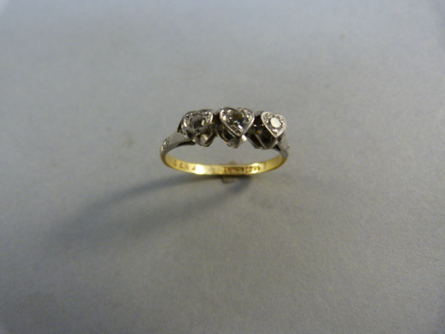 18ct Gold ring with three diamonds in heart shaped settings - Image 3 of 3