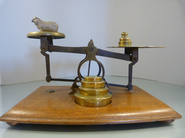 Set of Brass Postage scales sat on an oak base with full set of brass weights - To one of the - Image 3 of 4