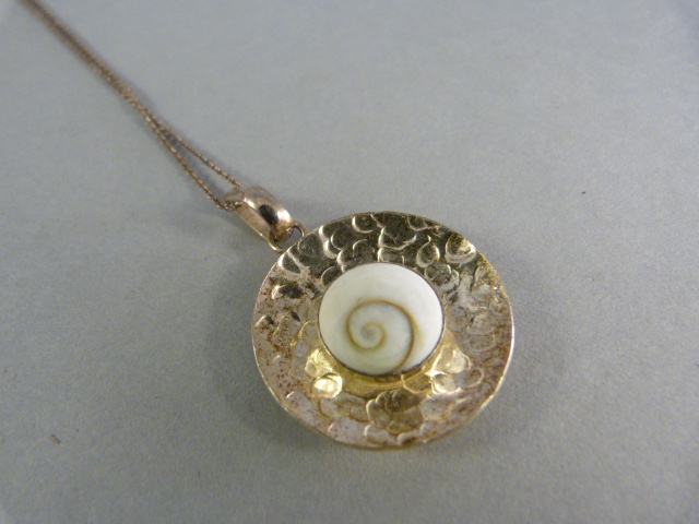 Shell pendant and ring set total weight 10.2g - Image 2 of 6