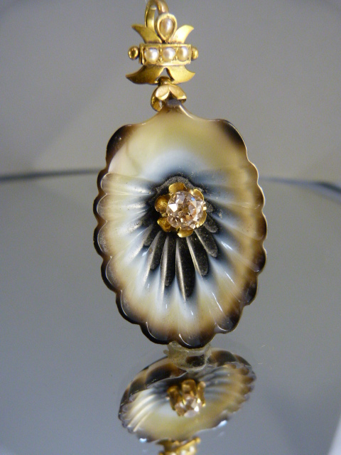 Carved Banded Agate in the form of a Sea Shell Pendant, possibly by Watherston & Son, with - Image 6 of 6