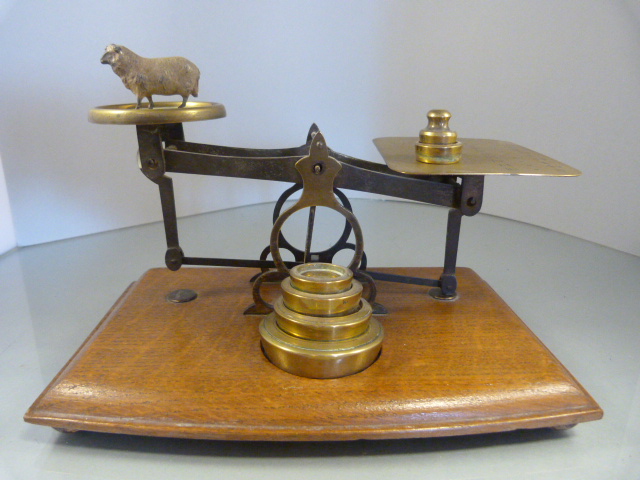 Set of Brass Postage scales sat on an oak base with full set of brass weights - To one of the - Image 4 of 4