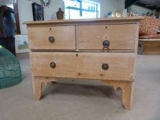 Small pine chest of 4 drawers