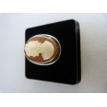 Silver - mark rubbed - oval cameo ring . Cameo of a Ladies head and shoulder facing left approx 20.
