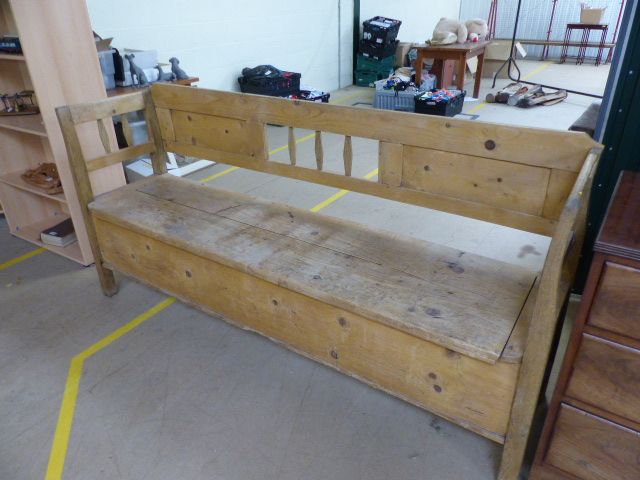 Antique pine settle with long lift up seat