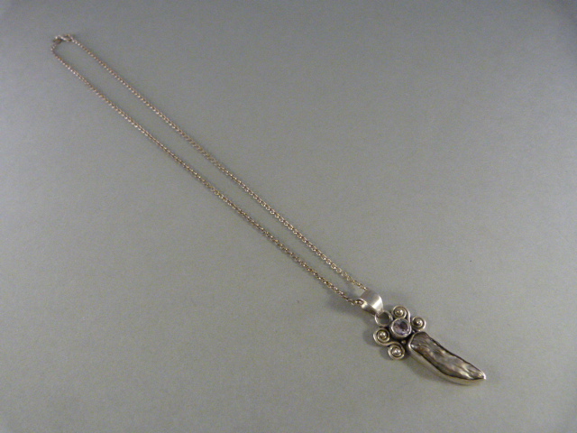 Silver pendant set with baroque pearl and pale amethyst - Image 2 of 2