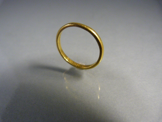 22ct Gold (London 1946 Hallmark) Wedding Band 2.16mm wide. Size approx: L UK, 5 ½ USA. Weight - Image 2 of 2