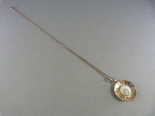 Shell pendant and ring set total weight 10.2g - Image 3 of 6