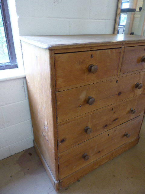 Pine chest of 5 drawers - Image 2 of 2