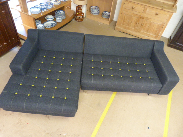 Modern modular L-shaped sofa by 'Naughtone' in grey felt with yellow buttons and chrome legs - Image 2 of 5