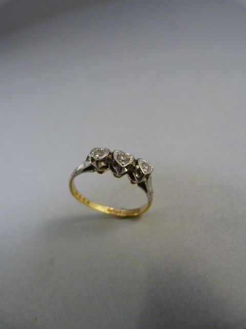 18ct Gold ring with three diamonds in heart shaped settings - Image 2 of 3