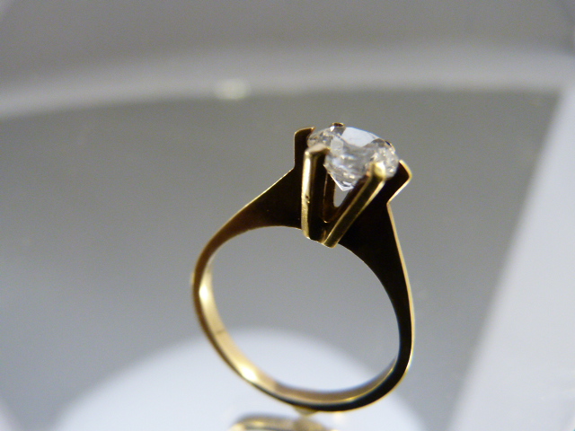 Diamond Solitaire ring 0.75ct (Hallmark illegible) High claw setting. Diamond has internal - Image 2 of 6