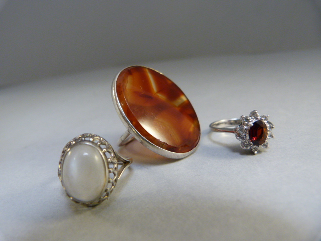 Three Silver rings - Garnet CZ, Moonstone and Agate - Image 2 of 2