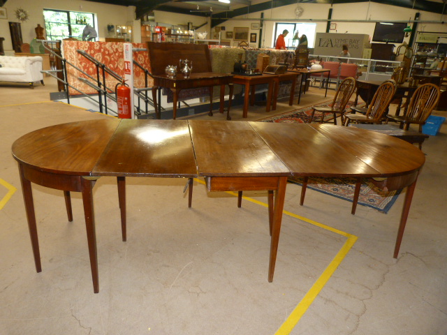 Mahogany dropleaf extending table