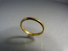 22ct Gold (London 1946 Hallmark) Wedding Band 2.16mm wide. Size approx: L UK, 5 ½ USA. Weight