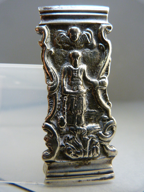 Silver panel brooch cast figurative subject Weight approx 18.6g approx 52.5mm x 22.16mm wide - Image 2 of 2