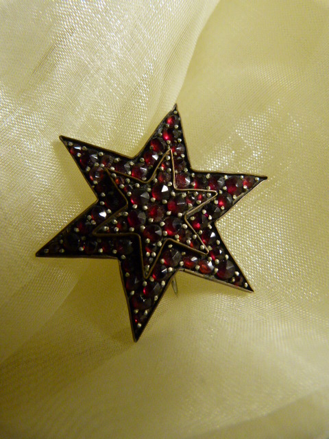 Victorian Bohemian Garnet Double level Star Brooch measuring approx: 38.2mm across point to point. - Image 2 of 2