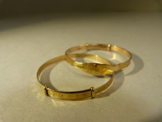 Two childrens bangles - 1 hallmarked total approx weight - 4.3g