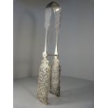 Pair of hallmarked silver tongs with pieced decoration to the spatulas - Sliding action pin in the