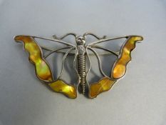 Silver (Birmingham 1909) Brooch, with MB makers mark. The butterfly shape has MOP panels at the edge