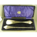 Cased silver handled button hook and shoe horn Chester 1907