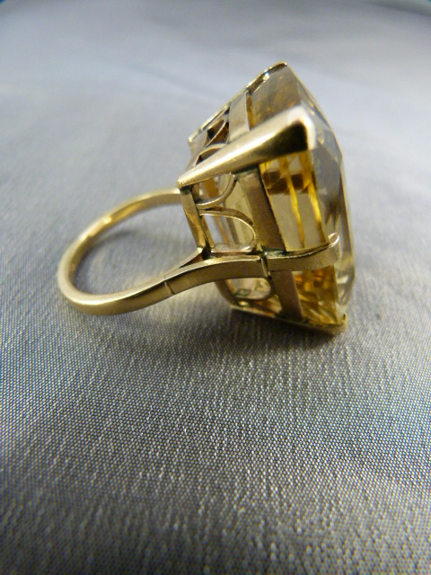1930’s/1940’s ‘Specimen Ring’ the type Edith Sitwell was so very fond of, with a pale Fino Sherry - Image 10 of 12