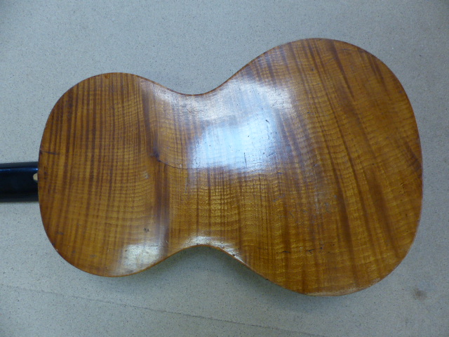 Interesting late 18th century early 19th century parlour guitar with inlaid mother of pearl (A/F) - Image 7 of 8