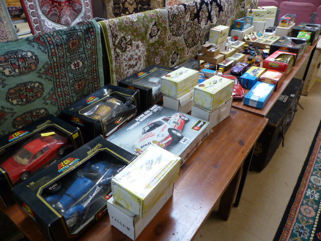 Large quantity of boxed toy cars to include Corgi, Burago Diecast, Models of Yesteryear, Matchbox - Image 6 of 10