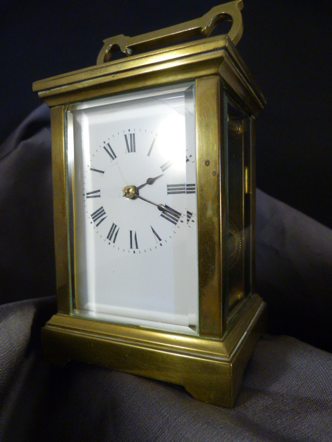 French brass carriage clock with white enamelled dial and Roman Numerals, Chiming action works on - Image 13 of 14