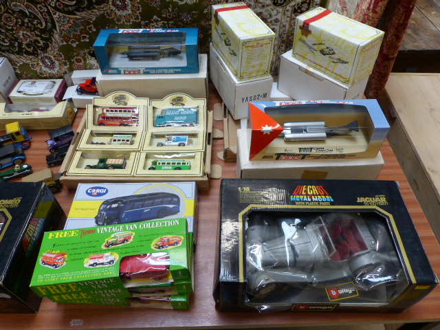 Large quantity of boxed toy cars to include Corgi, Burago Diecast, Models of Yesteryear, Matchbox - Image 5 of 10