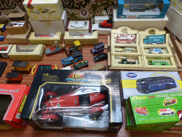Large quantity of boxed toy cars to include Corgi, Burago Diecast, Models of Yesteryear, Matchbox - Image 4 of 10