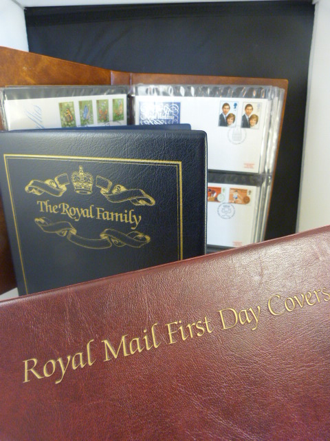Box containing First Day Cover albums and empty stamp albums - Image 6 of 18