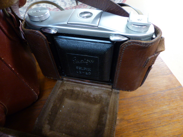 Camera bag containing - Binoculars 8 x 30, 1 Bolex B8SL Cine camera 8mm, 1 Halina Camer 35 - 600, - Image 8 of 10