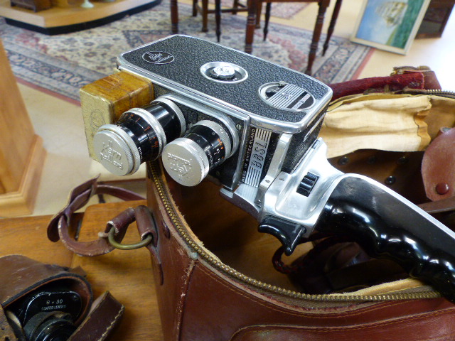 Camera bag containing - Binoculars 8 x 30, 1 Bolex B8SL Cine camera 8mm, 1 Halina Camer 35 - 600, - Image 4 of 10